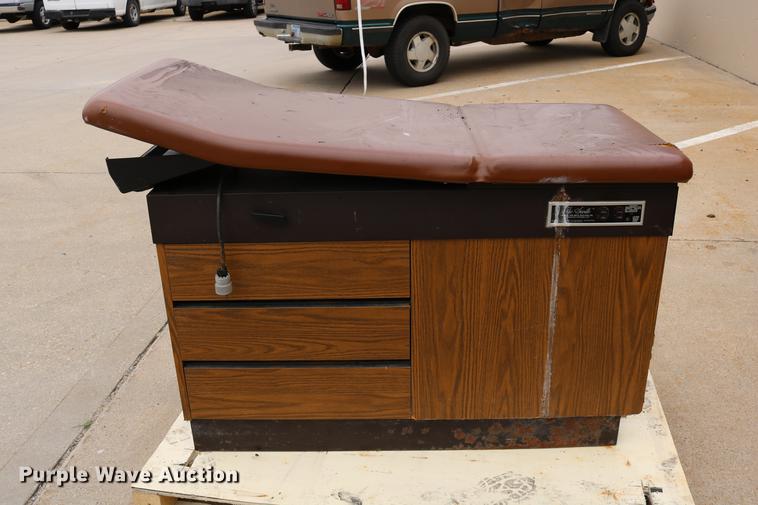 image for item DW9853 The Seville exam table