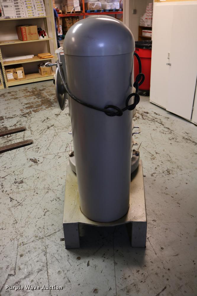 image for item DW9888 Hobart H-600T mixer