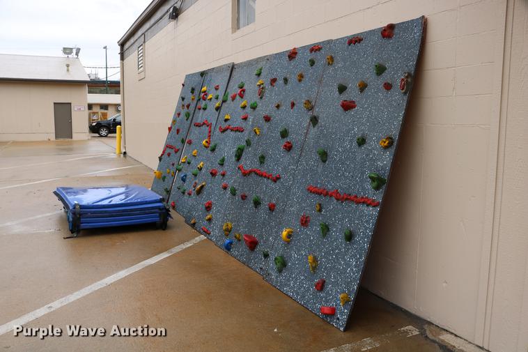 image for item DW9899 Rock climbing wall