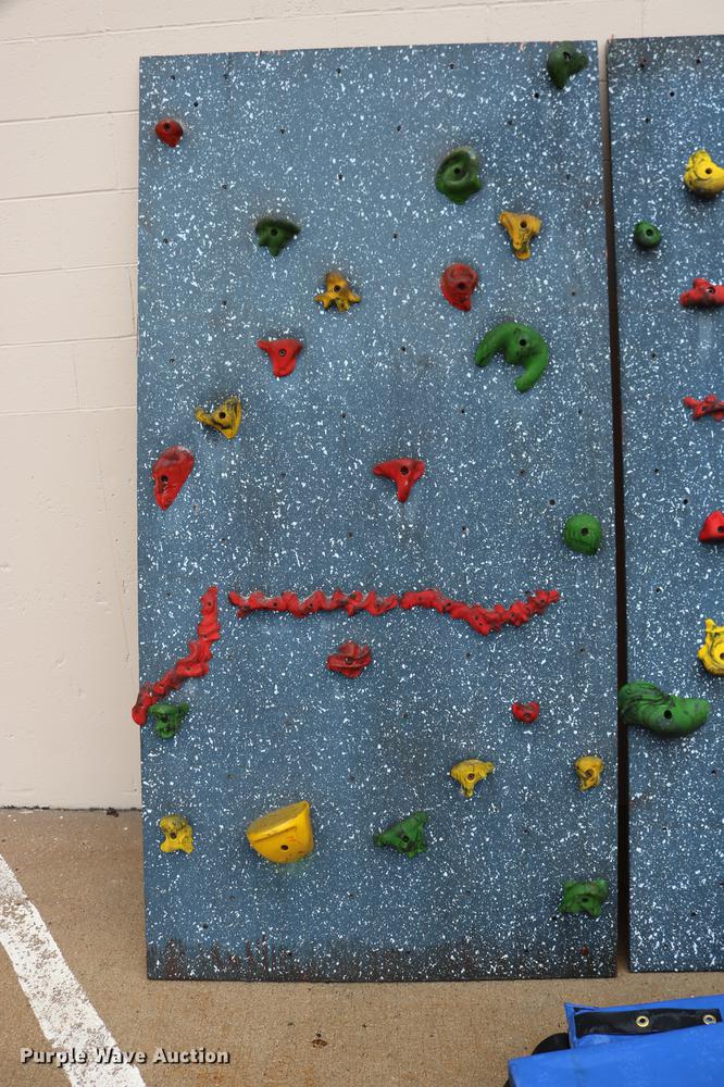 image for item DW9899 Rock climbing wall