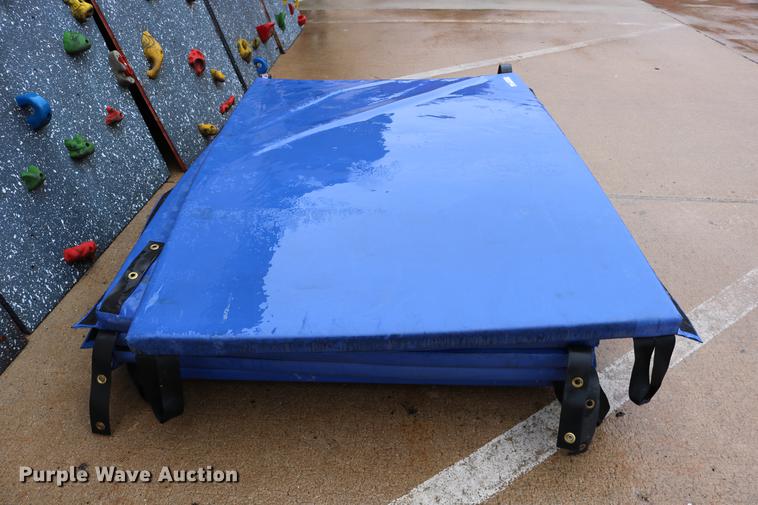 image for item DW9899 Rock climbing wall