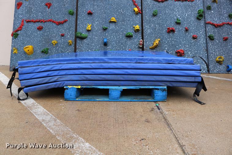 image for item DW9899 Rock climbing wall