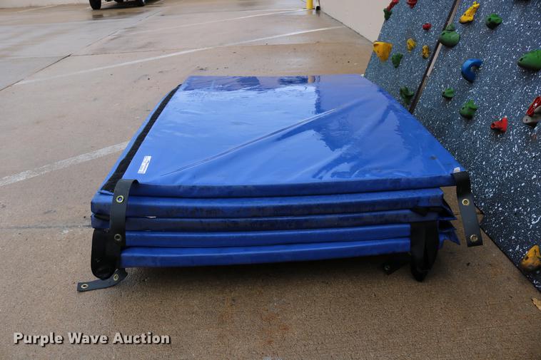 image for item DW9899 Rock climbing wall