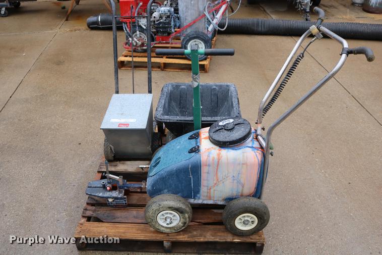 image for item DW9902 Lawn and garden equipment