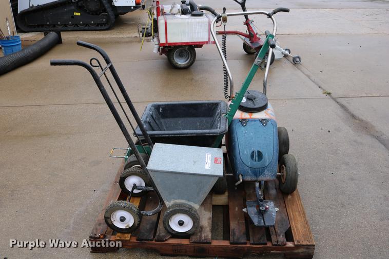 image for item DW9902 Lawn and garden equipment