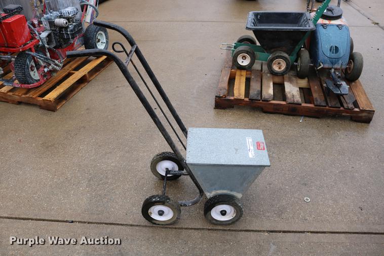 image for item DW9902 Lawn and garden equipment