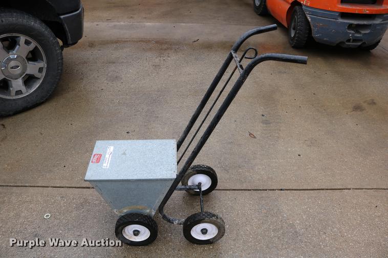 image for item DW9902 Lawn and garden equipment