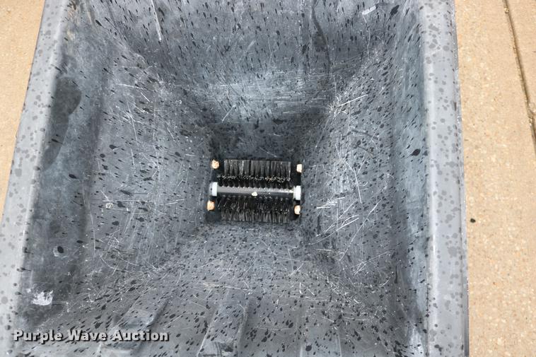 image for item DW9902 Lawn and garden equipment