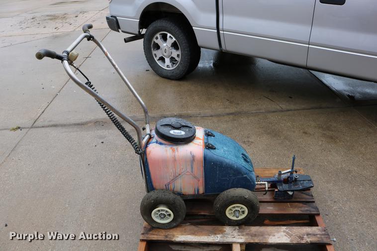 image for item DW9902 Lawn and garden equipment