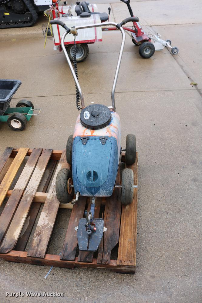 image for item DW9902 Lawn and garden equipment