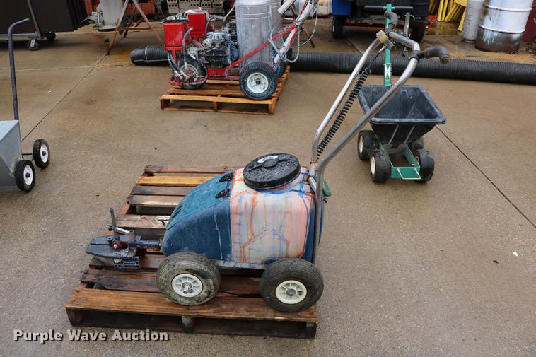 image for item DW9902 Lawn and garden equipment