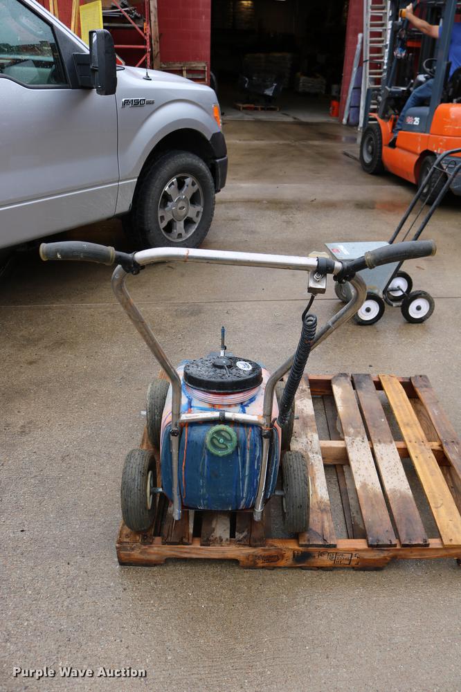 image for item DW9902 Lawn and garden equipment