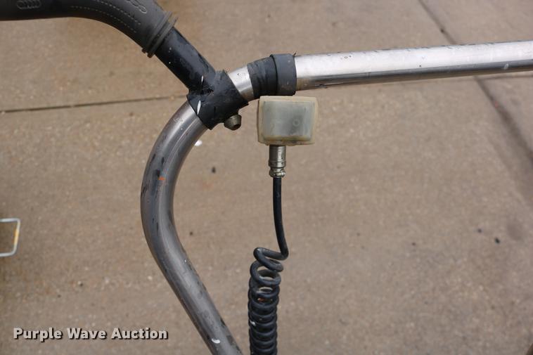 image for item DW9902 Lawn and garden equipment