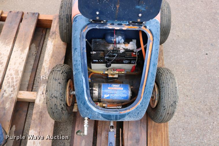 image for item DW9902 Lawn and garden equipment