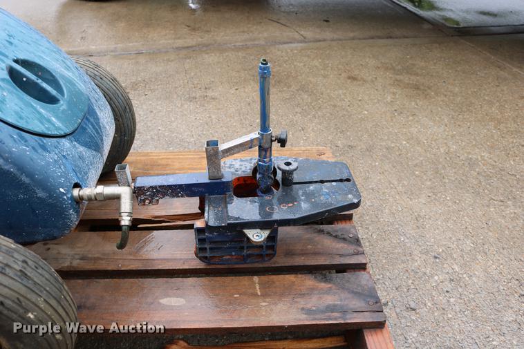 image for item DW9902 Lawn and garden equipment