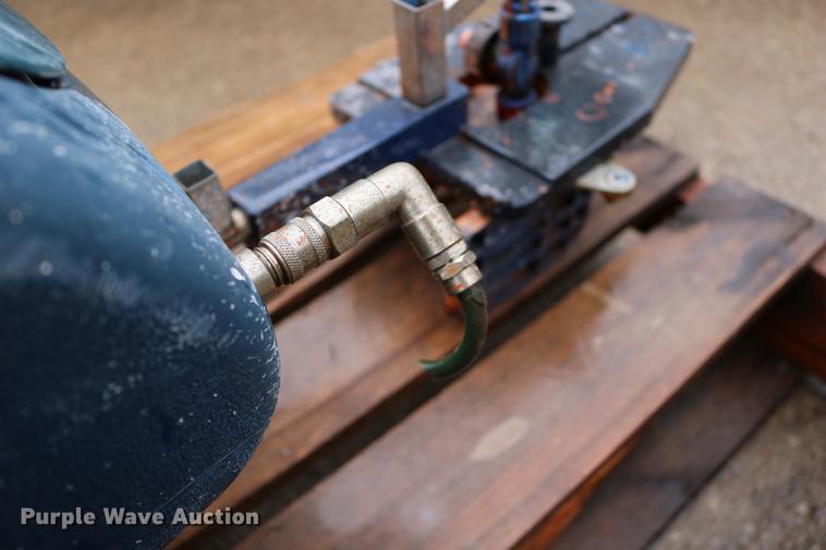 image for item DW9902 Lawn and garden equipment