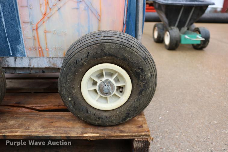 image for item DW9902 Lawn and garden equipment