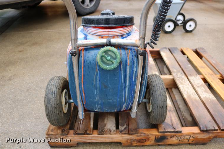 image for item DW9902 Lawn and garden equipment