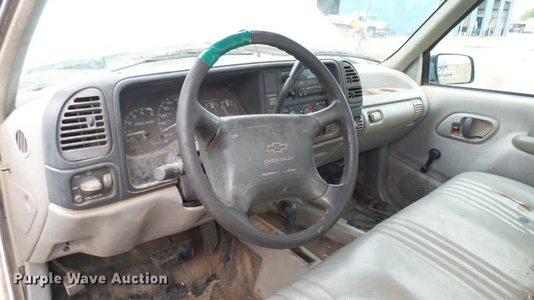 image for item EB9432 1995 Chevrolet 1500 pickup truck