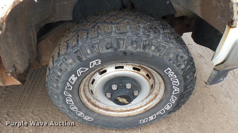 image for item EB9432 1995 Chevrolet 1500 pickup truck