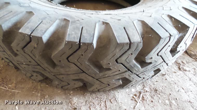 image for item EB9441 (3) tires