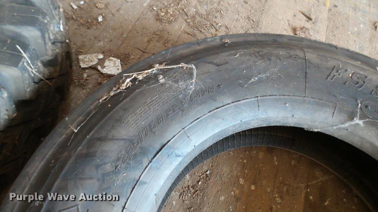 image for item EB9441 (3) tires