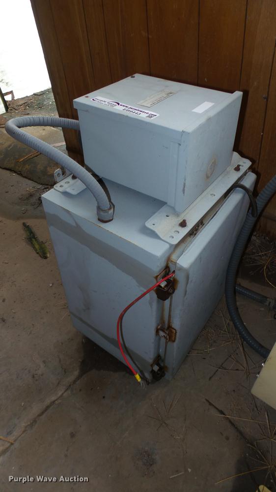 image for item EB9443 Non-directional beacon light