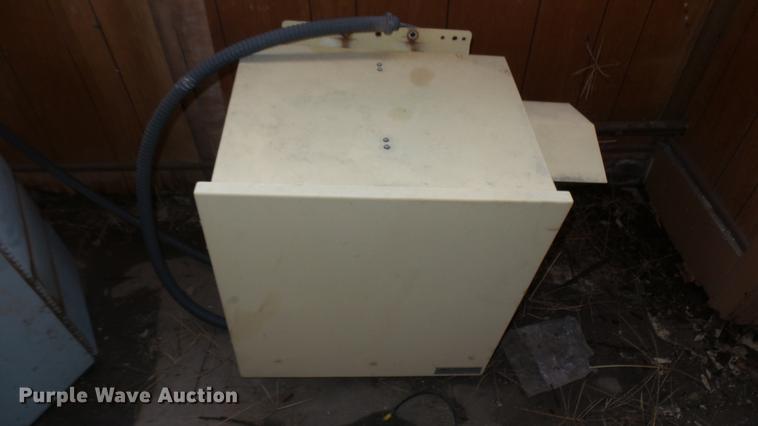 image for item EB9443 Non-directional beacon light