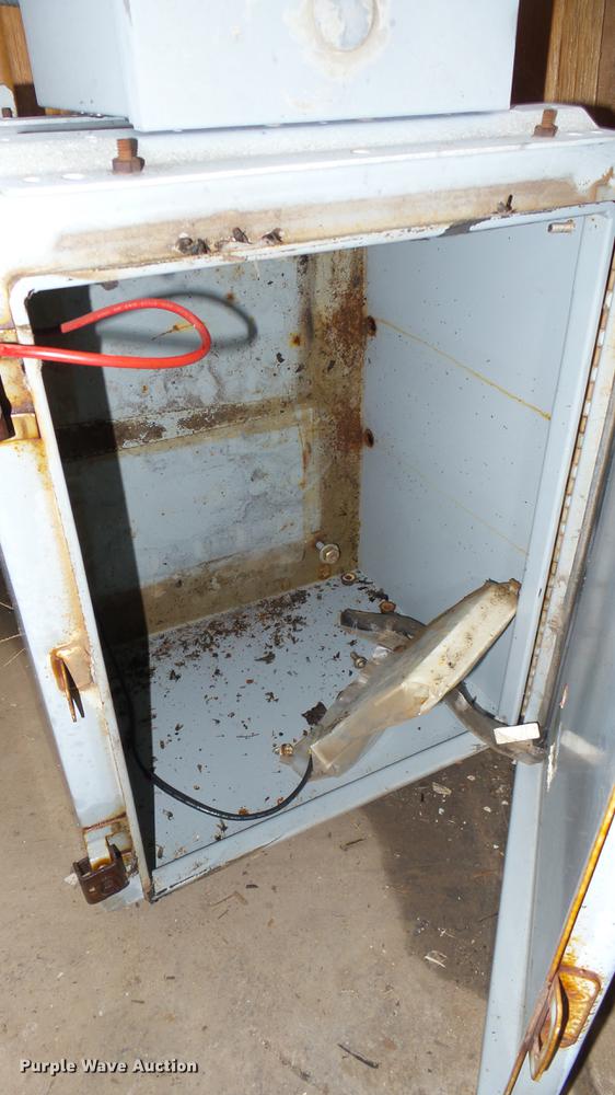 image for item EB9443 Non-directional beacon light