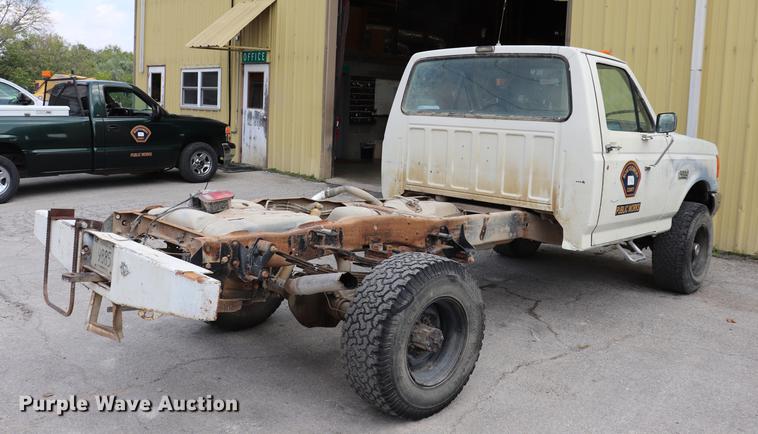 image for item ED9552 1990 Ford F350 pickup truck