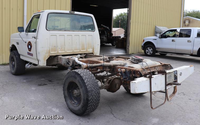 image for item ED9552 1990 Ford F350 pickup truck