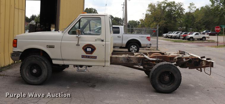 image for item ED9552 1990 Ford F350 pickup truck