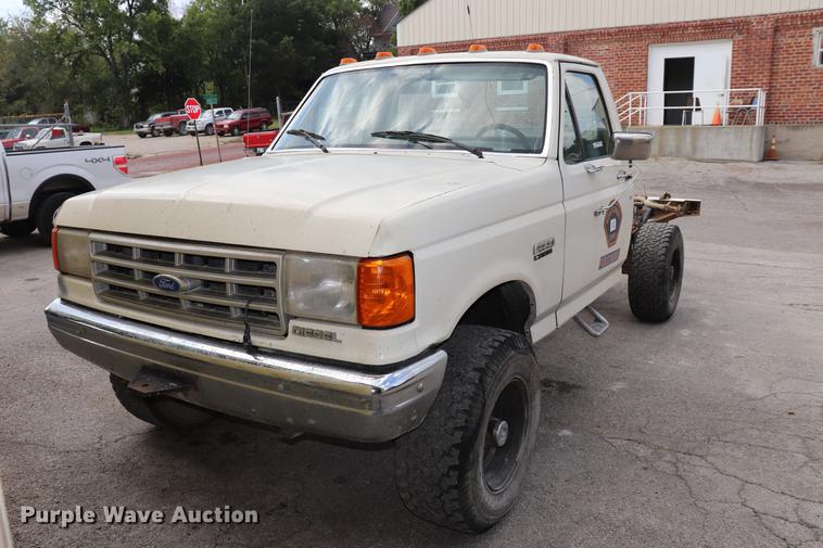image for item ED9552 1990 Ford F350 pickup truck