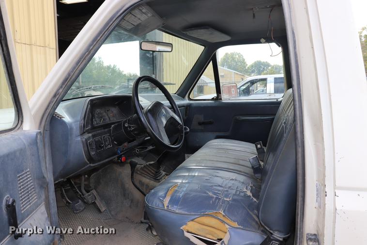 image for item ED9552 1990 Ford F350 pickup truck