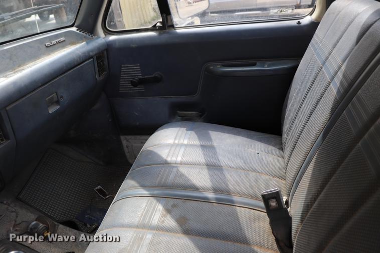 image for item ED9552 1990 Ford F350 pickup truck