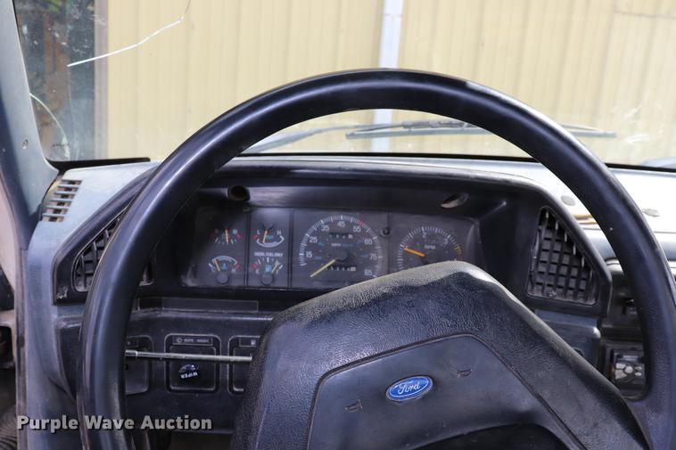 image for item ED9552 1990 Ford F350 pickup truck