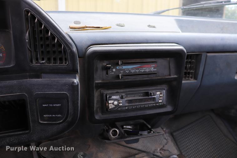 image for item ED9552 1990 Ford F350 pickup truck