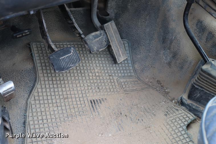 image for item ED9552 1990 Ford F350 pickup truck