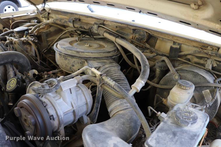 image for item ED9552 1990 Ford F350 pickup truck