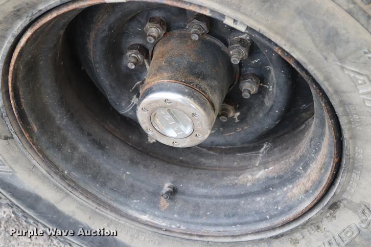 image for item ED9552 1990 Ford F350 pickup truck