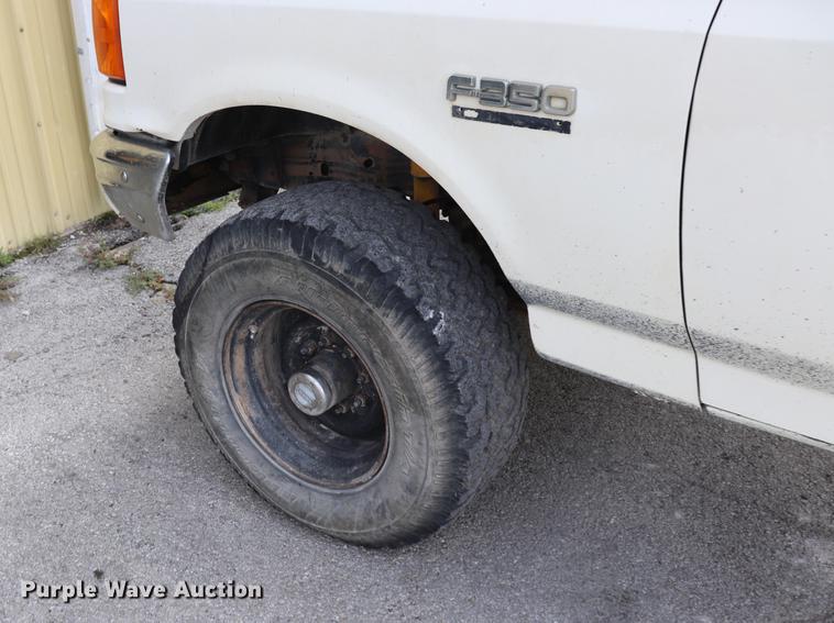 image for item ED9552 1990 Ford F350 pickup truck