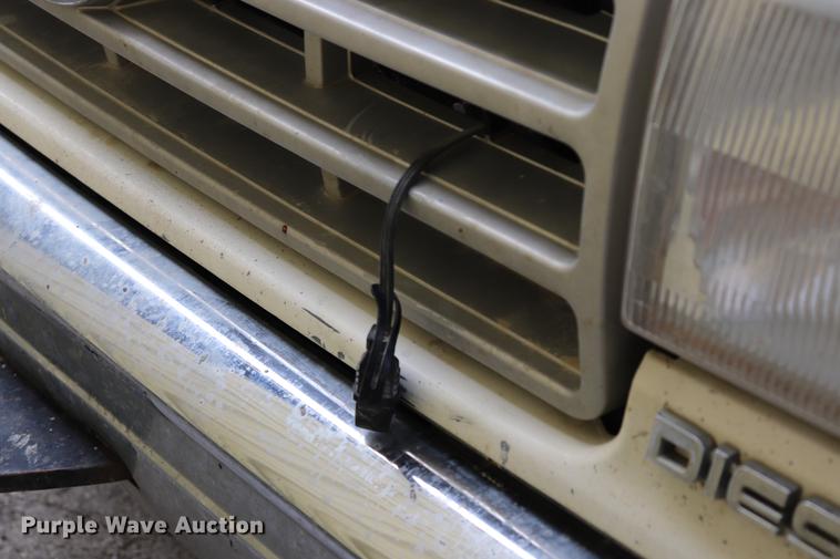 image for item ED9552 1990 Ford F350 pickup truck