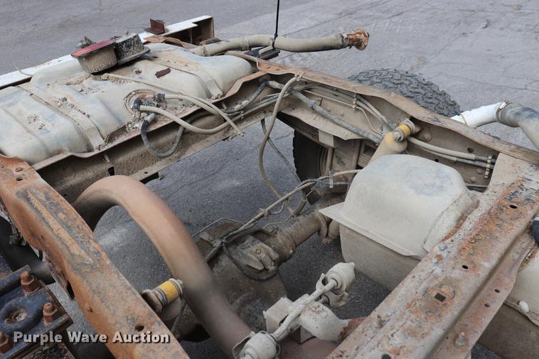 image for item ED9552 1990 Ford F350 pickup truck