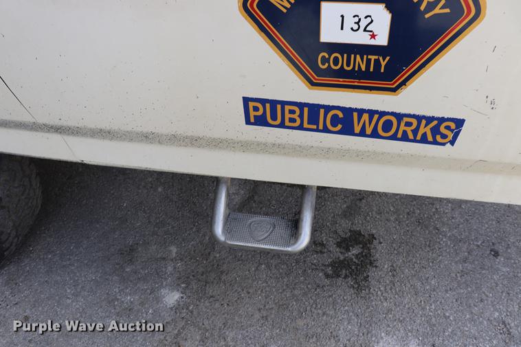 image for item ED9552 1990 Ford F350 pickup truck