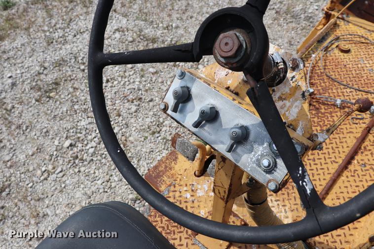 image for item ED9553 1972 Blaw-Knox PF-65 paver