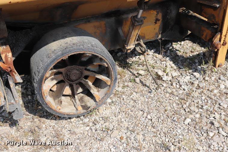 image for item ED9553 1972 Blaw-Knox PF-65 paver