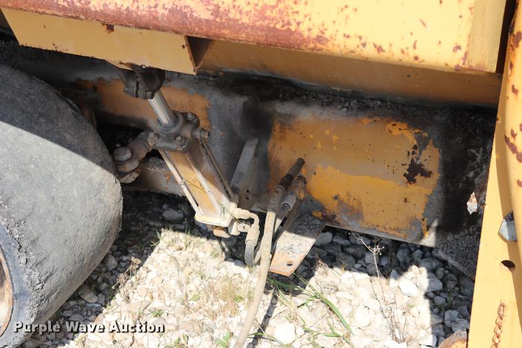 image for item ED9553 1972 Blaw-Knox PF-65 paver