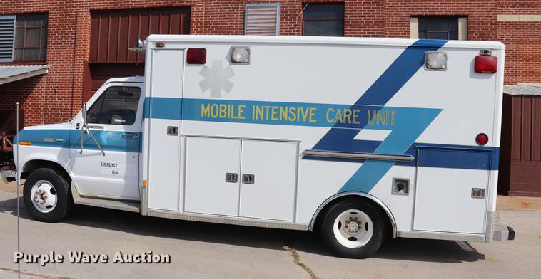 image for item ED9595 1987 Ford Econoline E350 ambulance