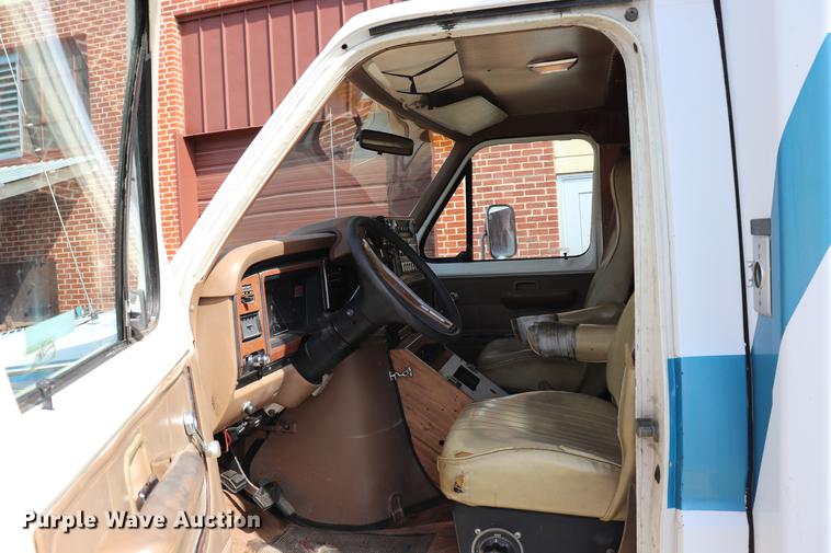 image for item ED9595 1987 Ford Econoline E350 ambulance