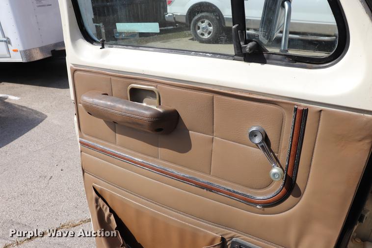 image for item ED9595 1987 Ford Econoline E350 ambulance